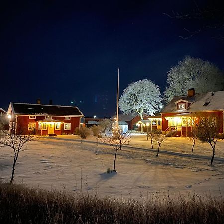 Aeventyrsgardens Vandrarhem, Kinnekulle Källby Exterior foto