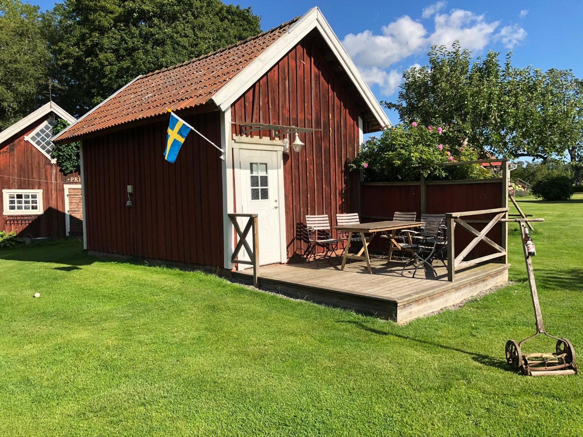 Aeventyrsgardens Vandrarhem, Kinnekulle Källby Exterior foto