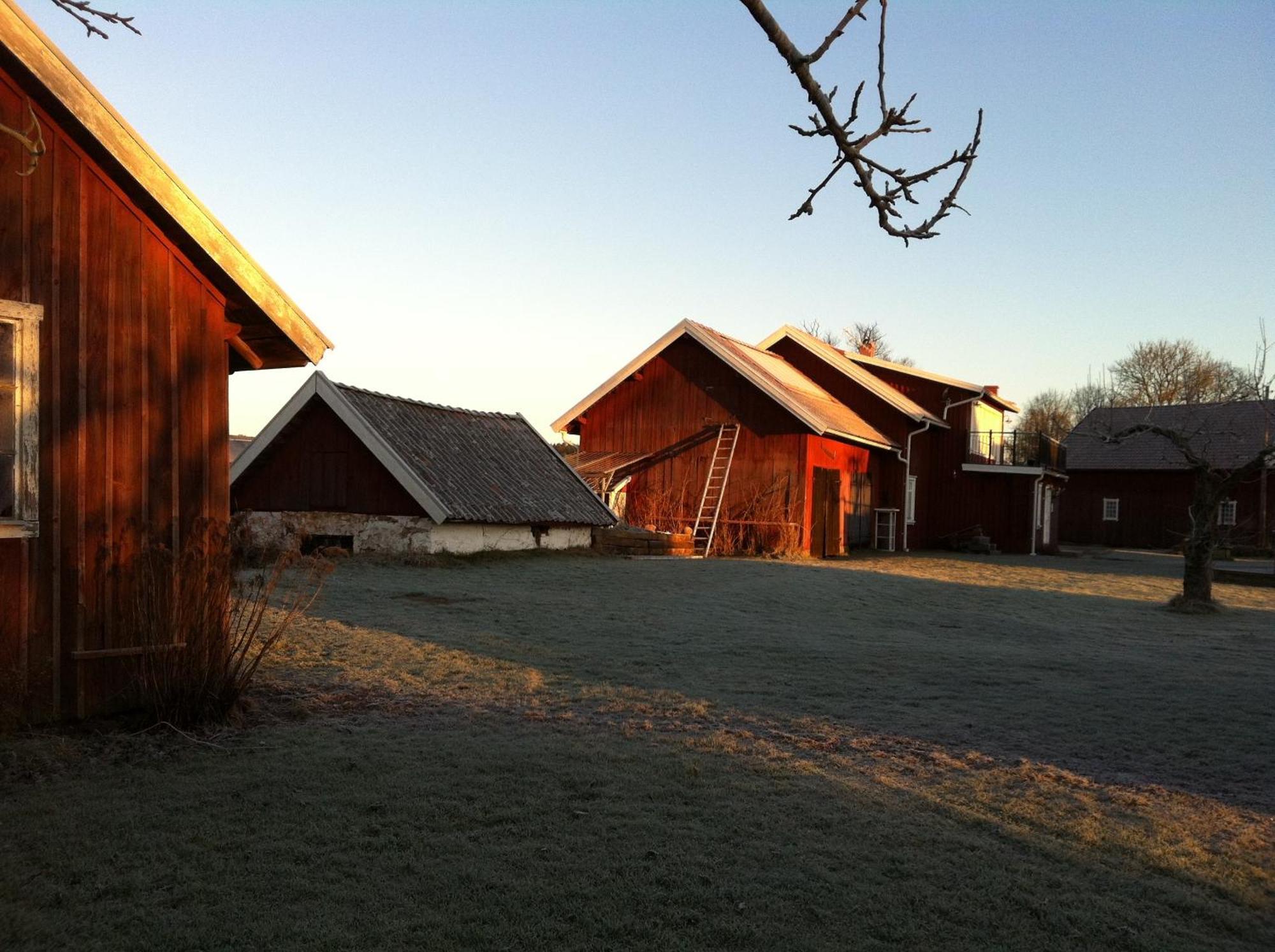 Aeventyrsgardens Vandrarhem, Kinnekulle Källby Exterior foto
