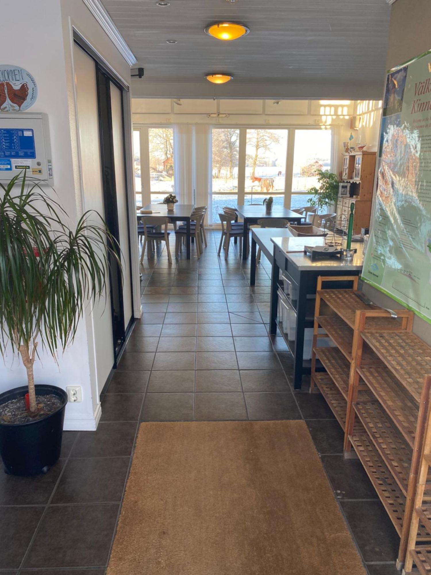 Aeventyrsgardens Vandrarhem, Kinnekulle Källby Exterior foto