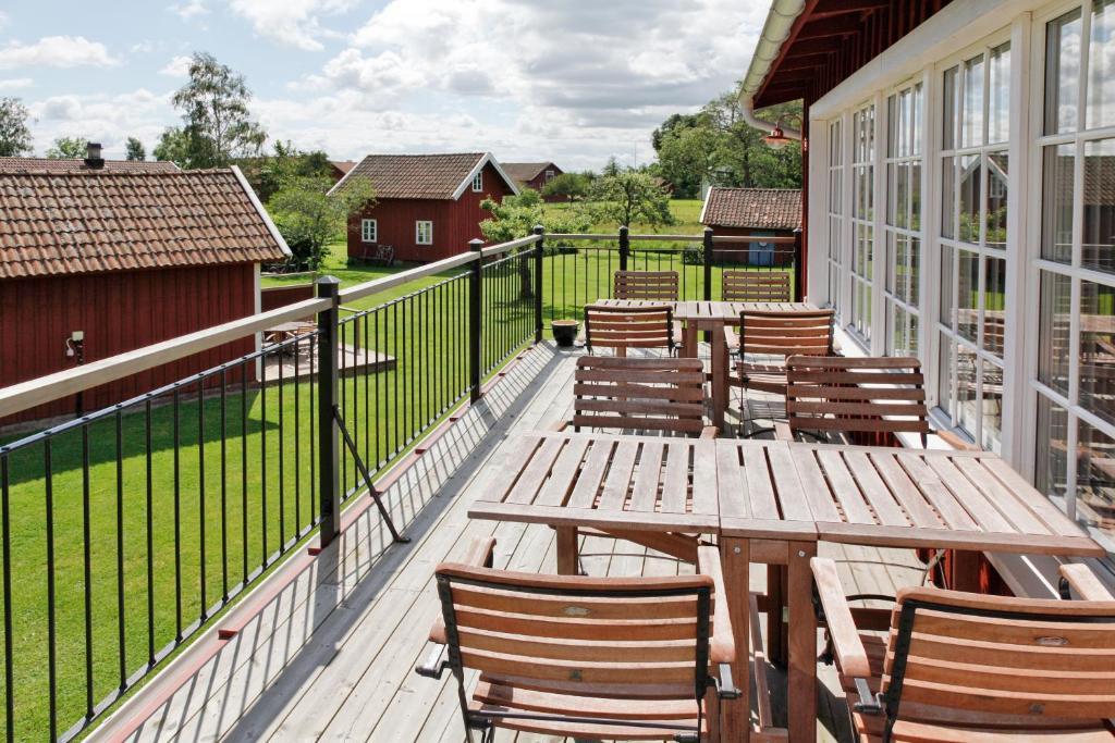 Aeventyrsgardens Vandrarhem, Kinnekulle Källby Exterior foto